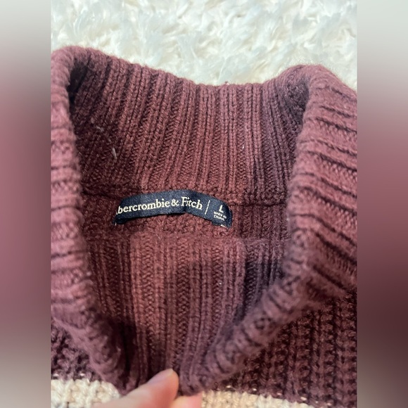 Large Striped Abercrombie and Fitch sweater - Picture 3 of 3